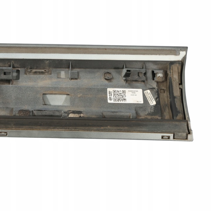 AUDI Q3 8U MOULURE INFÉRIEURE PORTES DROIT ARRIÈRE COULEUR GRISE 8U0853970R