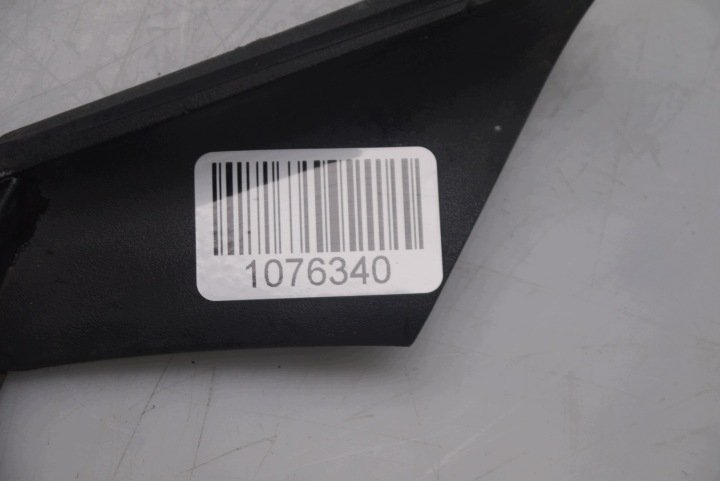 I20 III 22R MOULURE RACLOIR PARE-BRISE GAUCHE AVANT 86131-Q0000