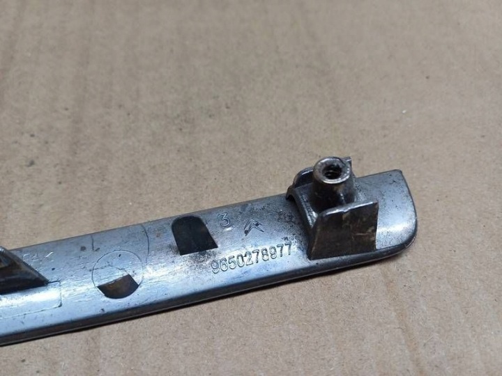M31 CITROEN C5 04-08 MOULURE DROITE CHROME PARE-CHOCS AVANT 9650278977