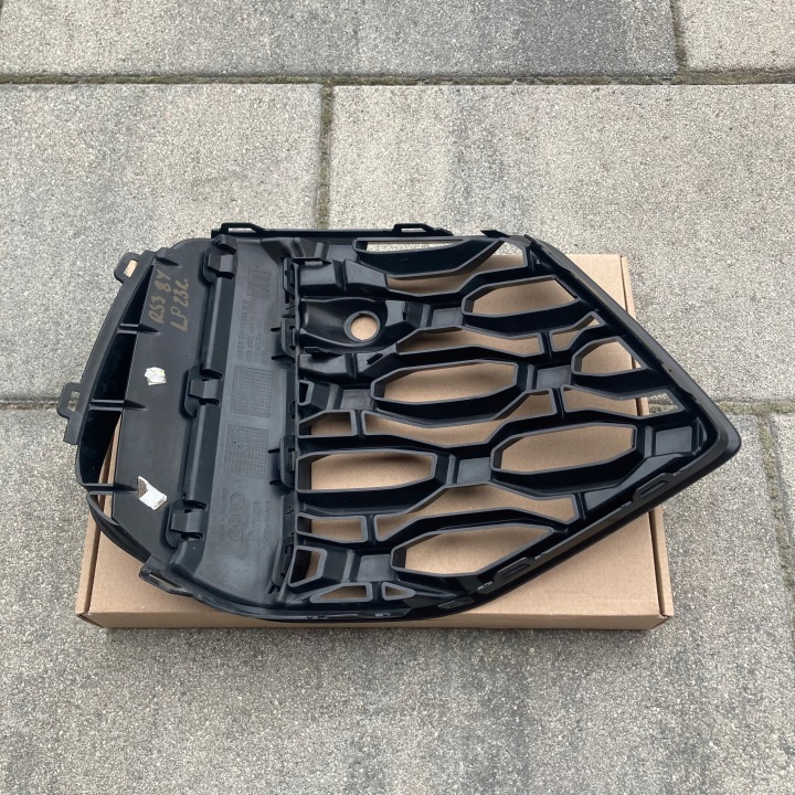 AUDI RS3 8Y 2020- GRILLE BOUCHON CALANDRE PARE-CHOCS GAUCHE AVANT 8Y0807681F