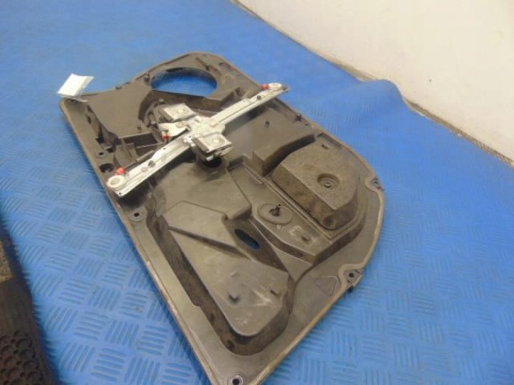 FORD FIESTA MK7 1.6 16V ÉLÉVATEUR VITRES DROIT AVANT 8A61-14553-A