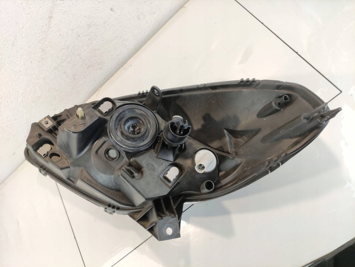 DACIA SANDERO I 1 PHARE DROIT AVANT 260104793R EUROPE