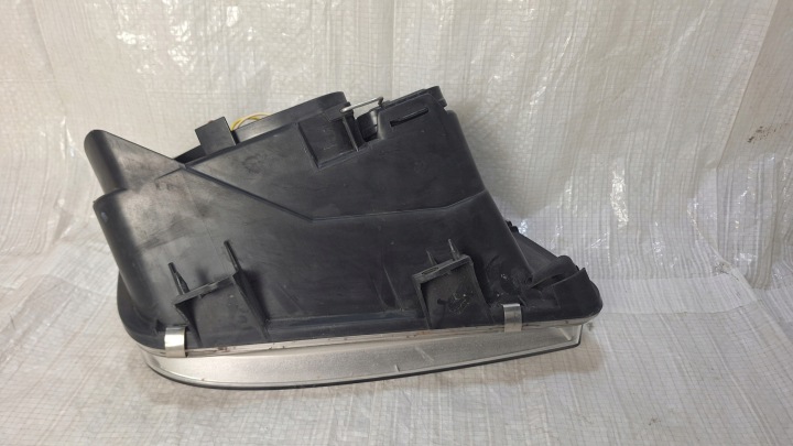 VW BORA PHARE RZEDNIA GAUCHE PROJECTEUR 1EH963560-63