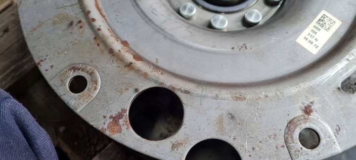 S6 C7 4G S7 SKPRZEGLO VOLANT BIMASSE STRONIC 0B5 4.0 TFSI NSK 0B5105317N