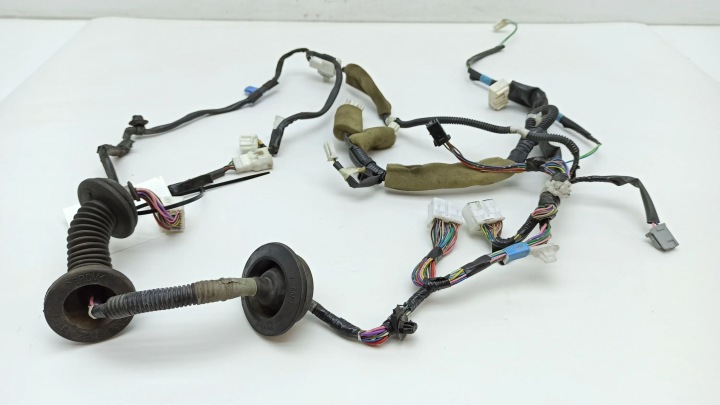 FAISCEAU DE CÂBLES PORTES AVANT GAUCHE CÔTÉ LEXUS LS 430 8215250250