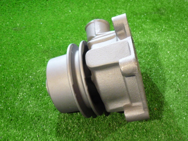 POMPE À EAU JOHN DEERE 130-41 AR55094 J.D.