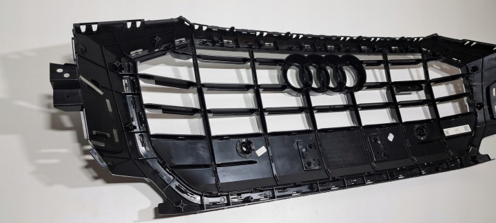 AUDI Q8 CALANDRE RADIATEUR 4M8853651AM