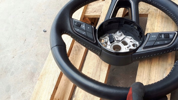 A3 8Y VOLANT CUIR SLINE 82A419091E A1
