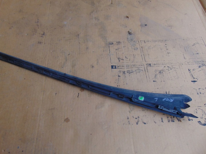 MOULURE PARE-BRISE CÔTÉ GAUCHE PEUGEOT 5008 1 93867921