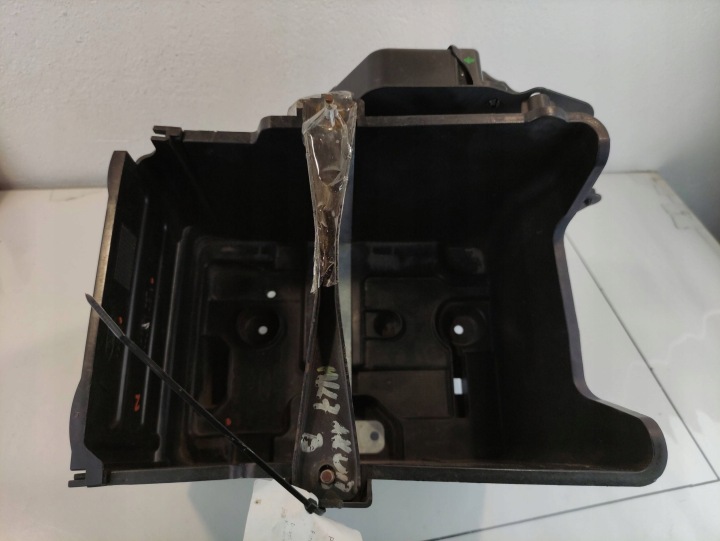 FORD FIESTA MK7 CHÂSSIS BATTERIE 8V2110757AA