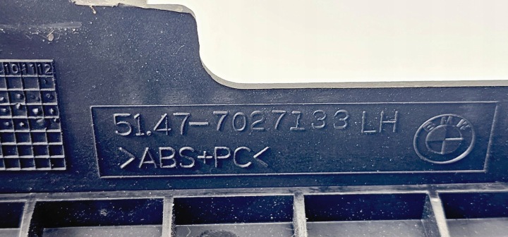 ÉLÉMENT GARNITURE DE PORTE COUVERCLES DE COFFRE ARRIÈRE CÔTÉ GAUCHE BMW X5 E53 51477027133
