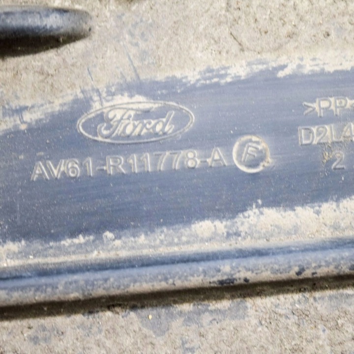 FORD FOCUS 2012 DROITE CÔTÉ PROTECTION LATÉRALE CHÂSSIS