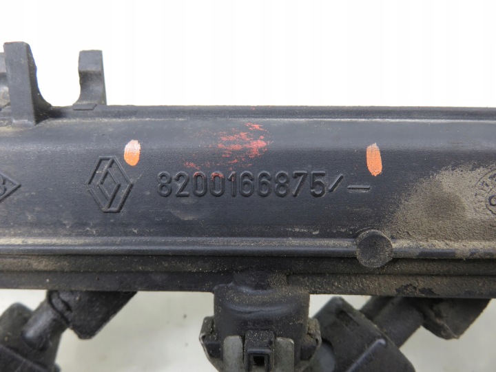 MOULURE INJECTION RENAULT CLIO II 1.2 16V 8200166875 IWP099 D4F 714