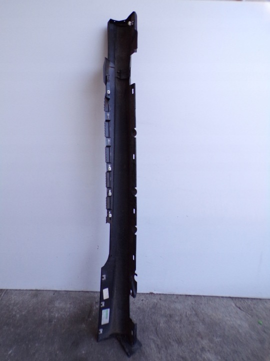 MOULURE SEUIL SEUIL GAUCHE GAUCHE MERCEDES W207 AMG 2076901740