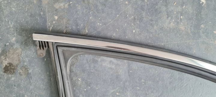 A4 B9 8W JOINT D'ÉTANCHÉITÉ PORTES DROITE DROIT AVANT CHROME 8W0837432