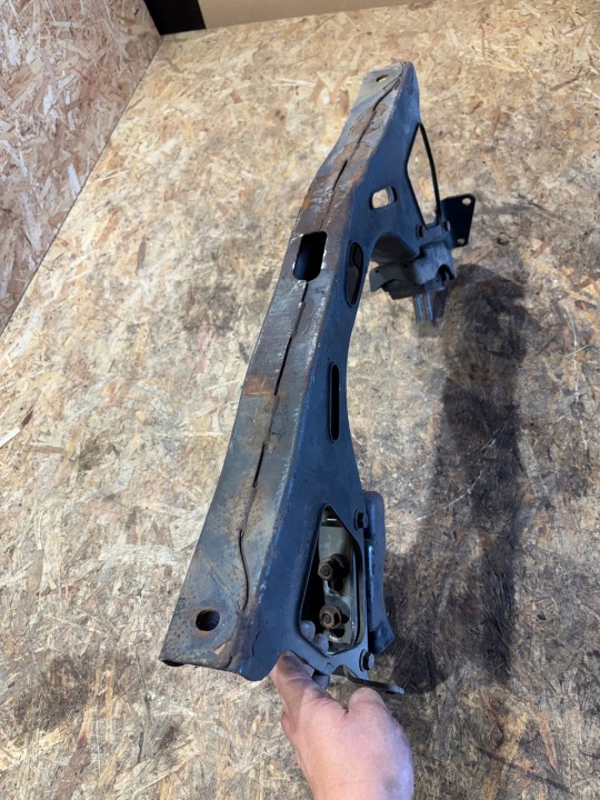 OE 5801563713 IVECO DAILY 35S/35C 2014- POUTRE AVANT SOUS MOTEUR RENFORCEMENT