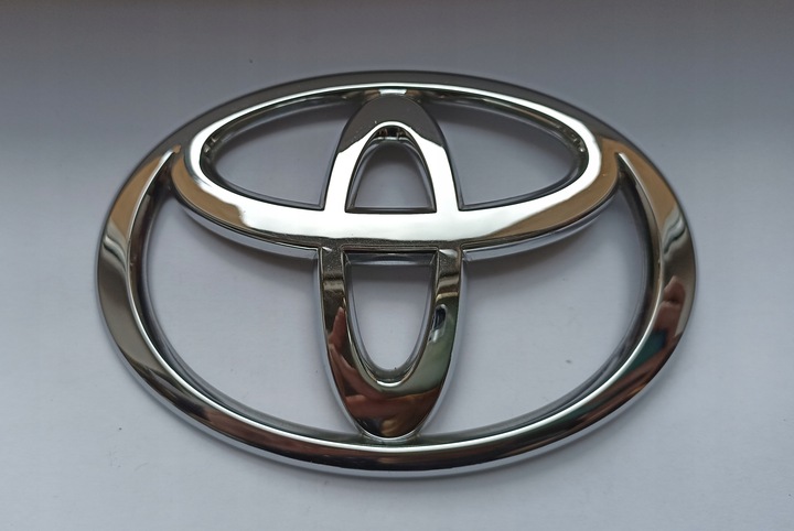 INSCRIPCIÓN EMBLEMA TOYOTA AVENSIS II 03-09R 