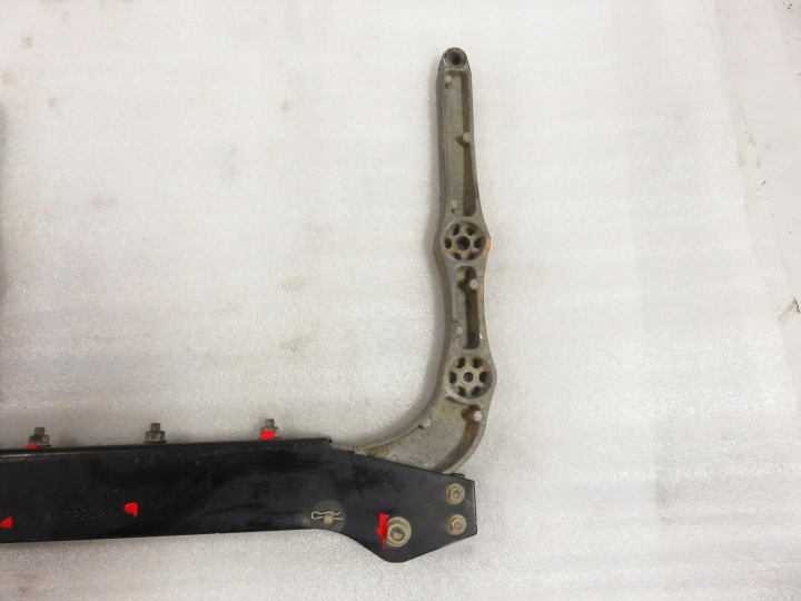 FIXATION GARDE-BOUE DROIT VOLVO FH II 21722279 21722421