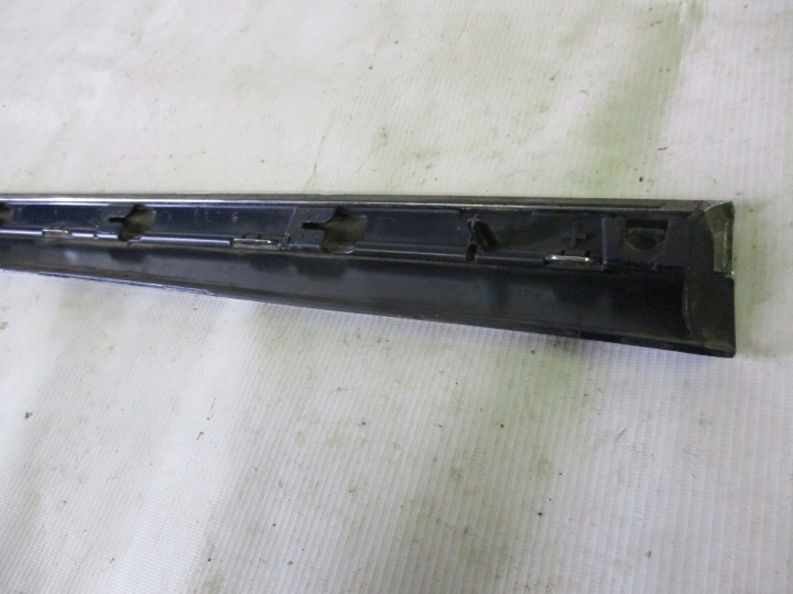 MOULURE PORTES DROIT AVANT VW PASAT B8 3G0