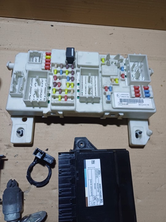ORDINATEUR MOTEUR FORD KUGA I 1 MK1 2.0 TDCI AV41-12A650-CF 28284362