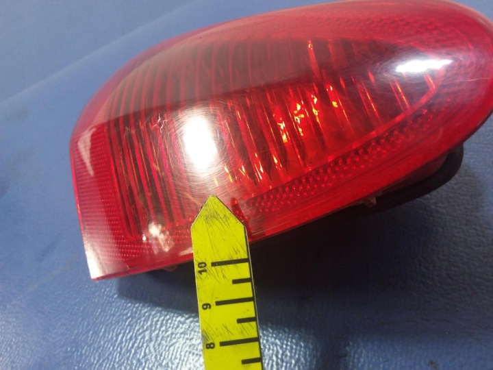 ALFA ROMEO 147 PHARE ARRIÈRE GAUCHE DANS COUVERCLE DE COFFRE 46556346