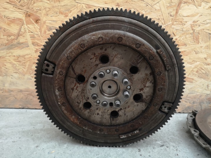 EMBRAYAGE COMPLET DISQUE BMW E81 E87 123D 2.3D