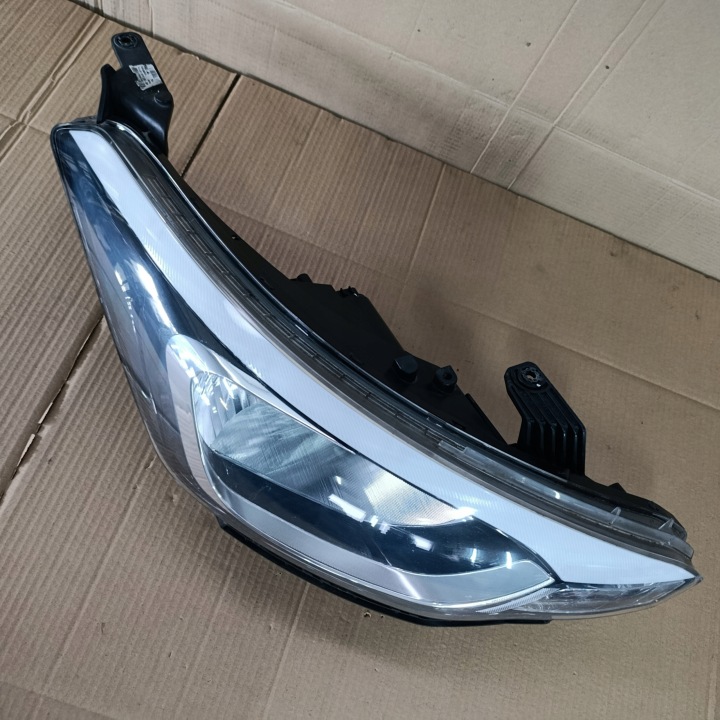 PHARE DROIT AVANT HYUNDAI I20 II 92102-C8000