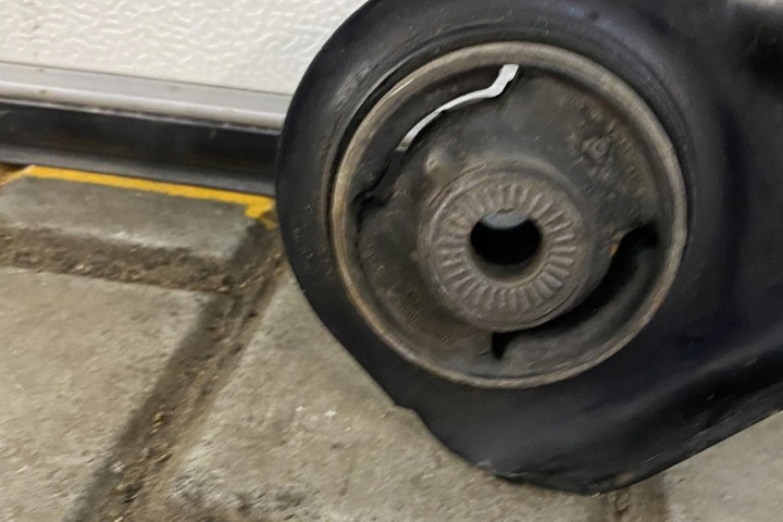 BRAS DE SUSPENSION ARRIÈRE GAUCHE VW GOLF VII (5G1, BQ1, BE1, BE2) 5Q0407151J DIESEL 2014