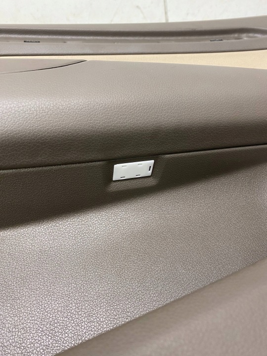 AUDI Q3 8U COLLECTEUR GARNITURE PORTES DROIT AVANT 8U1867106