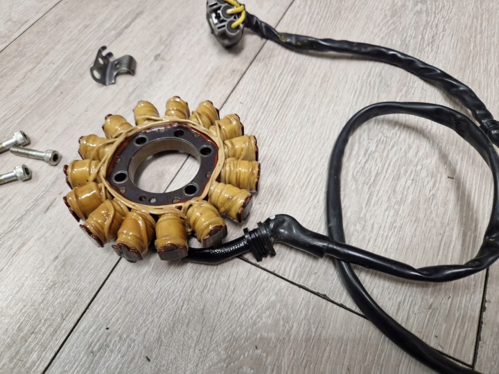 HONDA RADIO 1000 R SC80 ALTERNATEUR STATOR 1800 KM OEM ORIGINAL 18-24