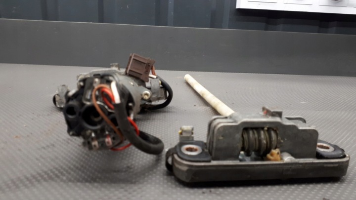 2108204842 PETIT MOTEUR SIÈGES MERCEDES AVEC W220