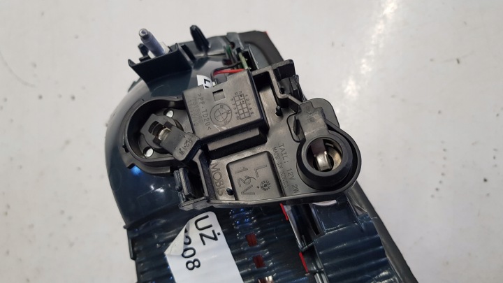 PHARE GAUCHE ARRIÈRE DANS COUVERCLE DE COFFRE BMW 3 F31
