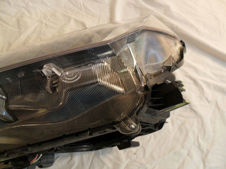 PROJECTEUR AVANT CÔTÉ GAUCHE TOYOTA RAV 4 (XA50) MM332