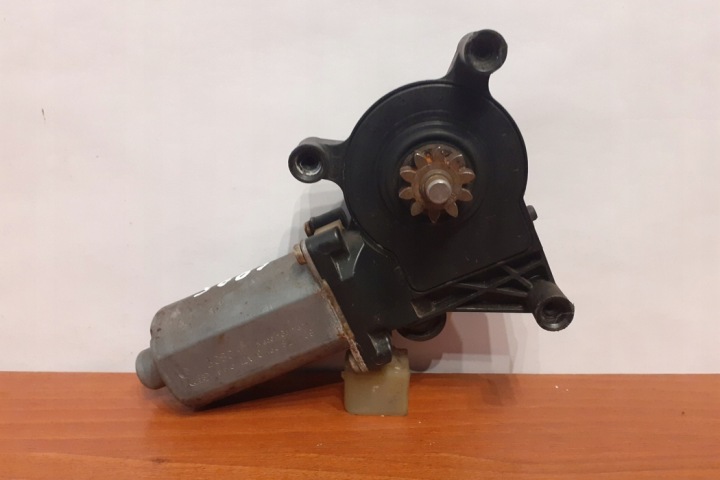 ÉLÉVATEUR VITRES DROITS AVANT PORTES AUDI 100 (5000) 3885 1998