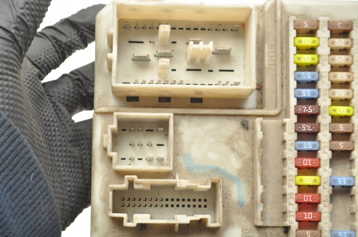 VOLVO C30 S40 II C70 V50 BOÎTE MODULE FUSIBLE CLÉ 8690720