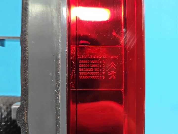 TROISIÈME LANTERNE STOP PIED PEUGEOT 5008 II 17-24 HAYON