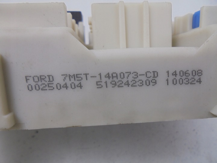 BOÎTE MODULE FUSIBLE 7M5T-14A073-CD FORD C-MAX MK1 LIFT 2.0 16V
