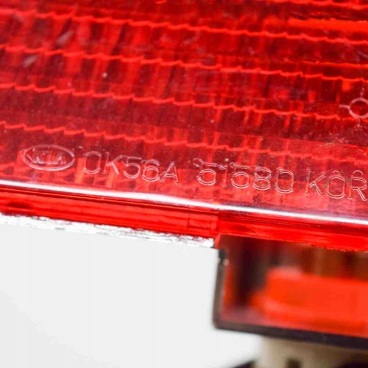 SUPPLÉMENTAIRE FEUX STOP KIA CARNIVAL II (GQ) 0K56A51580 14647745 2.9L 106KW