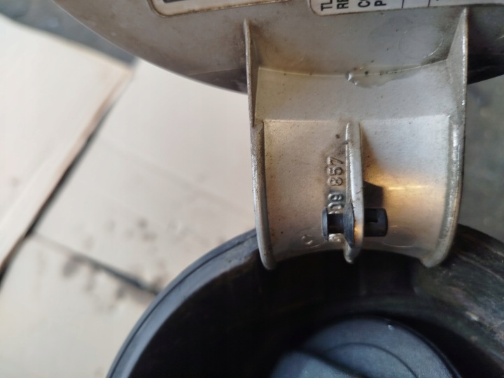 CLAPET GOULOTTE DE REMPLISSAGE CARBURANTS 6Y9809857 SKODA FABIA I BERLINE 2005 ANNÉE 9102