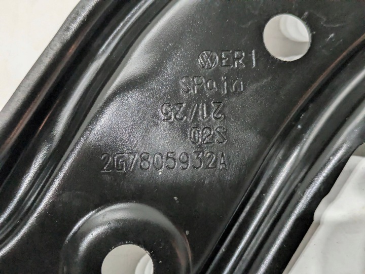 GLISSIÈRE PHARES AVANT CÔTÉ DROITE VOLKSWAGEN TAIGO 2G7805932A