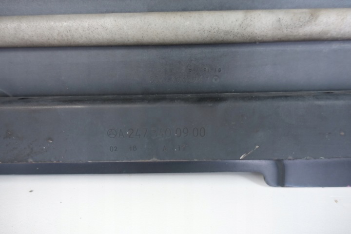 CHÂSSIS COUVERCLE BATTERIE FIXATION BATTERIES MERCEDES A W177 A2473400900