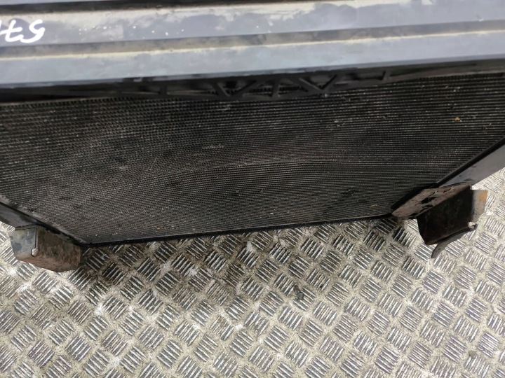 BMW 7 F01 F02 F03 F04 2009 RADIATEUR ENSEMBLE