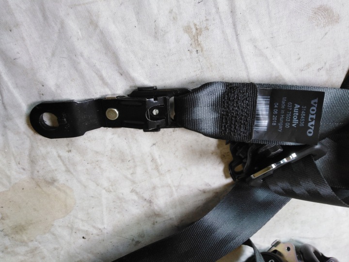 VOLVO V40 II LIFT 18R CEINTURE DE SÉCURITÉ DROIT AVANT WYSTRZAL