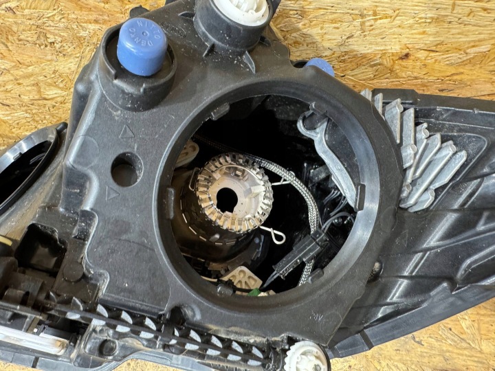 JAGUAR XE 15-19 PHARE DROITE AVANT AVANT XÉNON LED