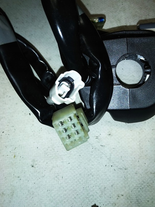 YAMAHA MT 125 16R COMMUTATEUR DROIT ALLUMAGE DÉMARREUR ORIGINAL COMME NEUF