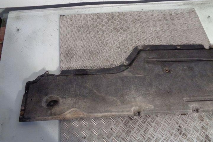 ARRIÈRE CENTRALE PROTECTION CHÂSSIS BMW 5 TOURING (E61) 7009726 2.0L DIESEL