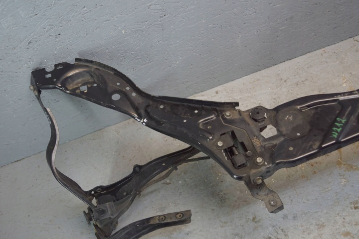 PANNEAU AVANT SUPÉRIEUR RENFORCEMENT OCULAIRE MERCEDES E W212 (D774)