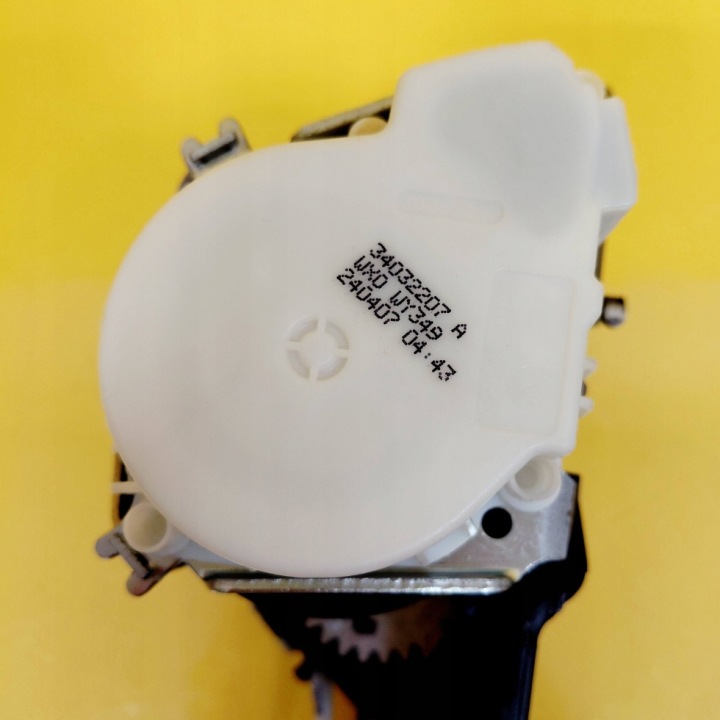 CEINTURE DE SÉCURITÉ DROIT AVANT VOLKSWAGEN PASSAT B6 5D 040655 NR1566