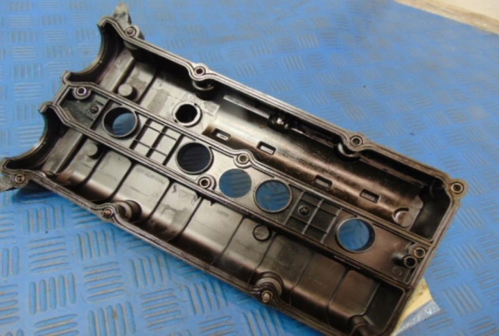 FORD FIESTA MK6 COUVERCLE DE SOUPAPES PA66GF25M15