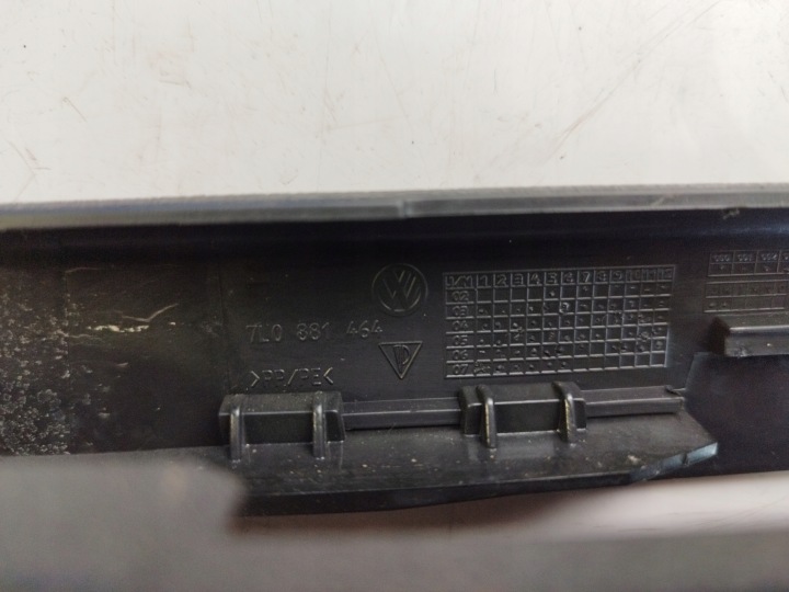 AUDI Q7 4L 07R PROTECTION GUIDES RAIL SIÈGES DROIT AVANT 7L0881464